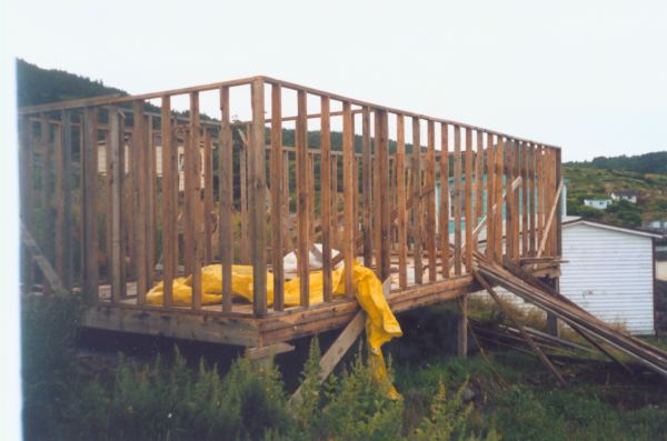 599: Red Island. A new cabin under construction. (2002) [courtesy of Heather Walsh]